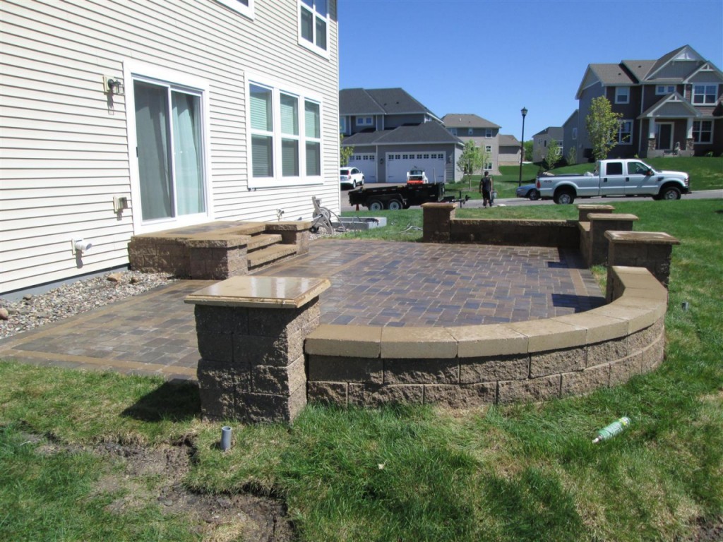 Curved seat wall and paver patio